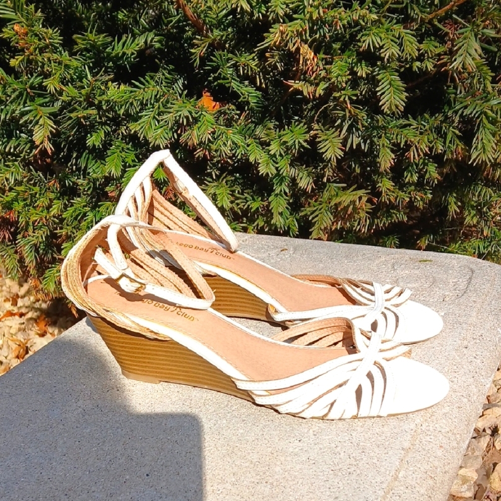 MONTEGO BAY CLUB WHITE Sandal Open Toe Wedge Heel Ankle Strap Size 9 Vintage